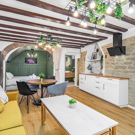 La Bestia Deluxe Studio Apartment Ровінь Екстер'єр фото