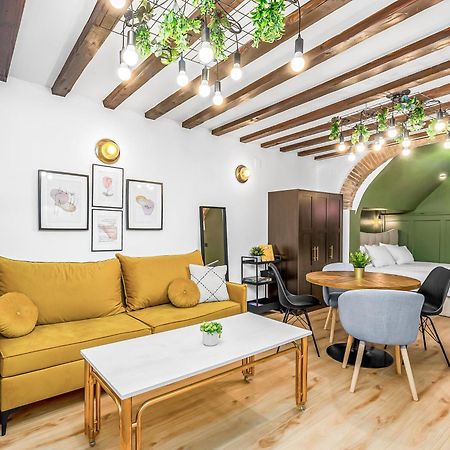 La Bestia Deluxe Studio Apartment Ровінь Екстер'єр фото