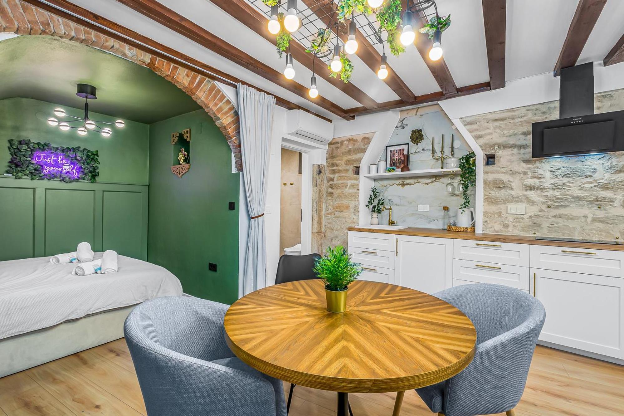 La Bestia Deluxe Studio Apartment Ровінь Екстер'єр фото